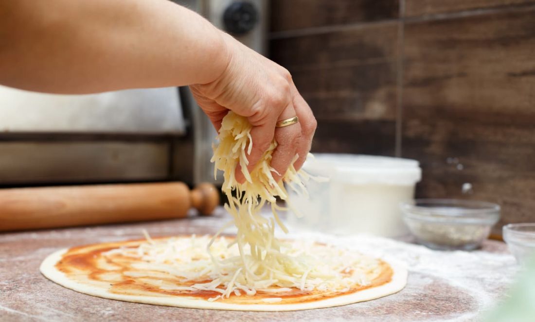 Какой сыр используют для приготовления пиццы?