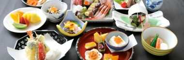 Які страви поєднуються з суші? Що таке суші і роли?